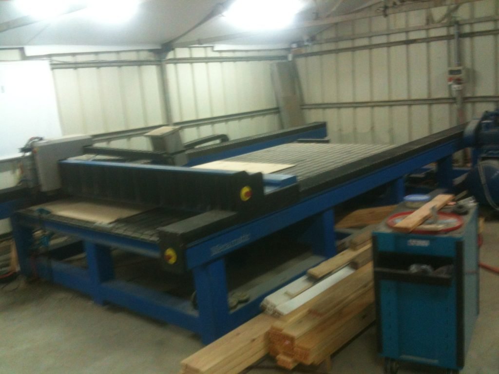 הכרסומת הגדולה בסדנת Dreamtech — מבט צד על שולחן העבודה